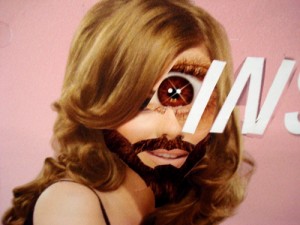 Poster Boy crea collages con i manifesti pubblicitari